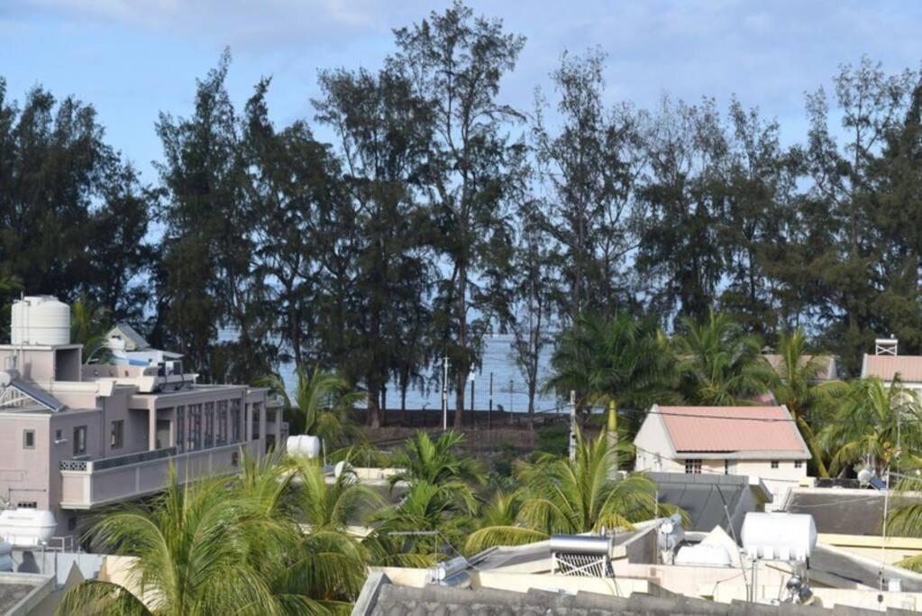 Westside Holidays Flic En Flac Beach Екстериор снимка